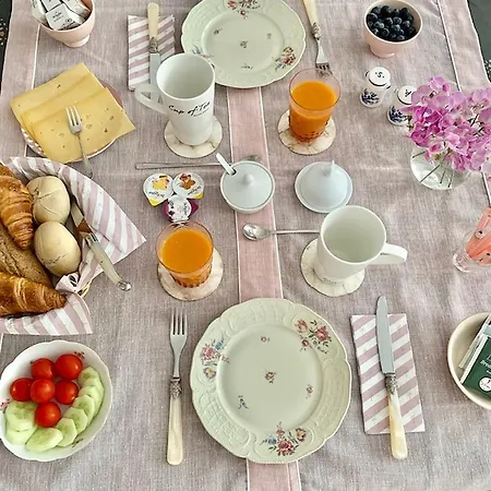 Jo Amsterdam Bed & Breakfast 4*