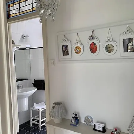 Jo Amsterdam Bed & Breakfast 4*