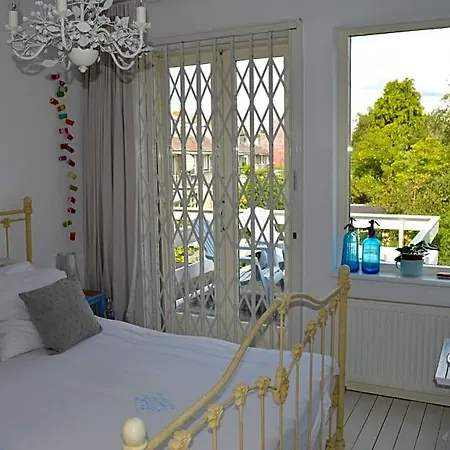 Jo Amsterdam Bed & Breakfast 4*