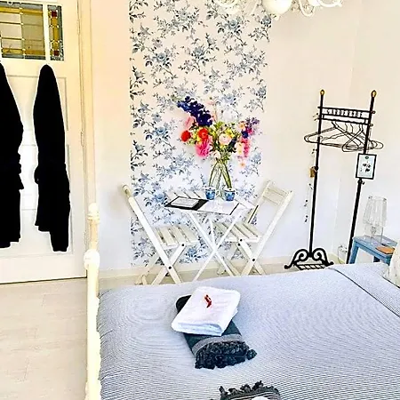 Jo Amsterdam Bed & Breakfast 4*